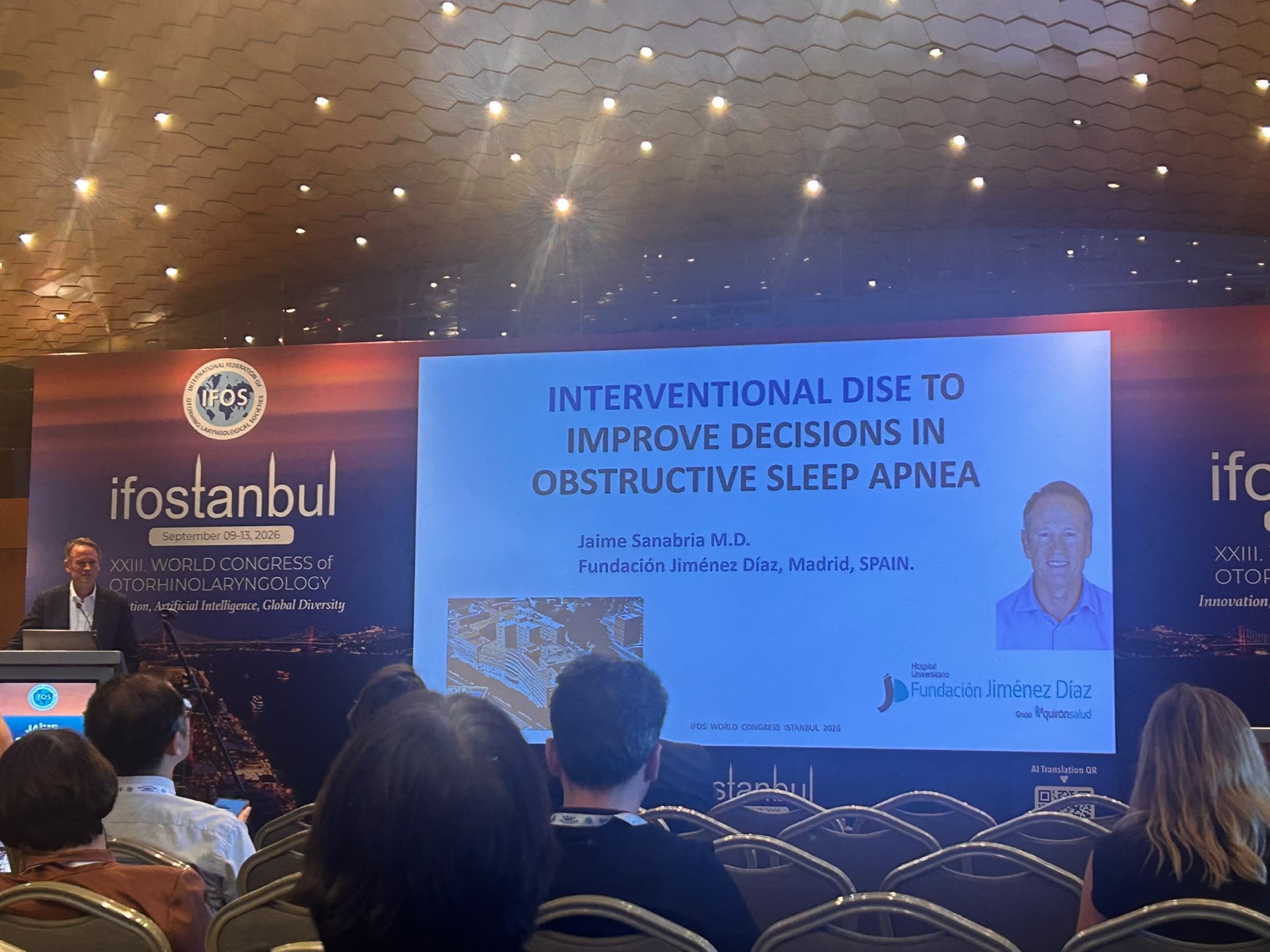 Jaime Sanabria Brassart durante su ponencia sobre DISE en IFOS 2026, Estambul